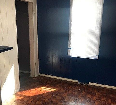 4th image of 4940 Carey St