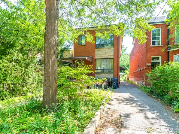 211 Brunswick Ave #A, Toronto, ON M5S 2M4
