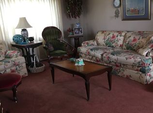 1046 College Cir, Saint Albans, WV 25177