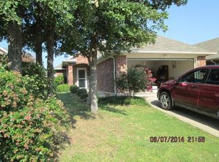 631 Stribling Cir, Azle, TX 76020