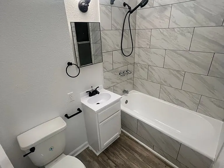 Wilton Way Apartments — Photo 19