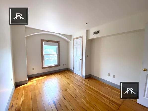 125 Vernon St APT 4, Newton, MA 02458