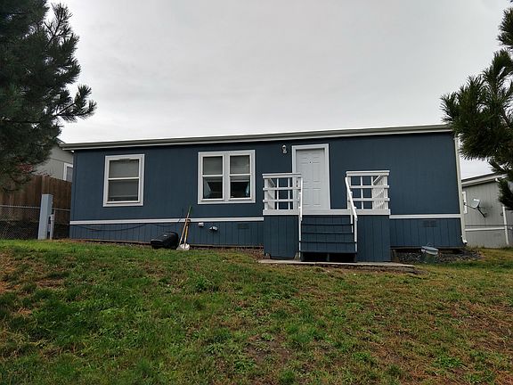2nd image of 255 NW Golden Hills Dr