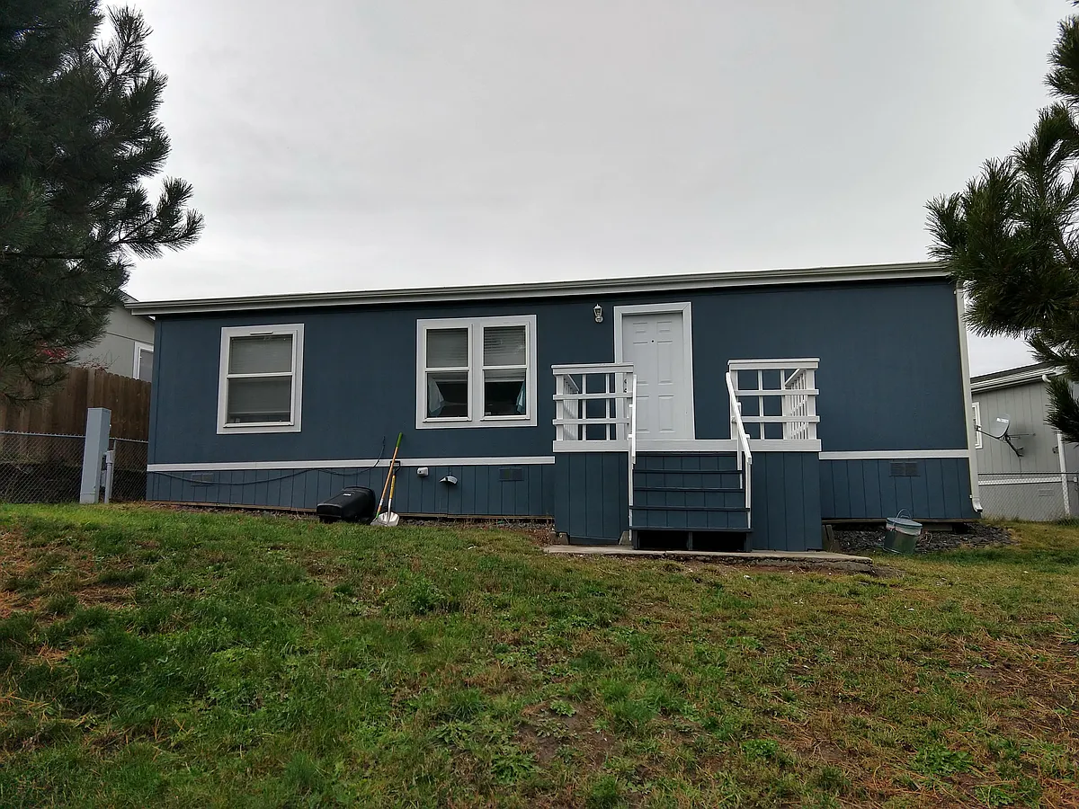 Building Photo - 255 NW Golden Hills Dr