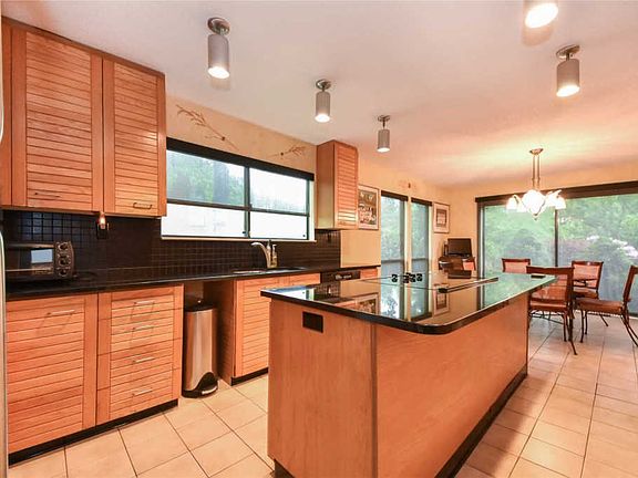 4th image of 32 Yale Dr #32
