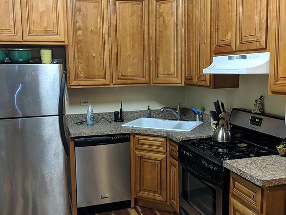 4th image of 1749 W Erie St #1REAR