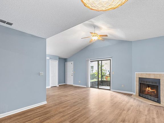 4th image of 8300 Plaza Gate Ln APT 1033