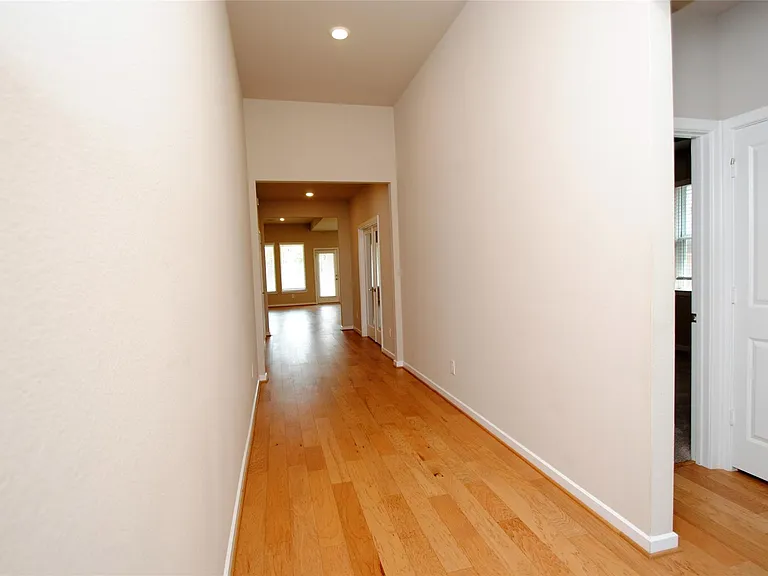 8326 Oakland Heights Ln — Photo 3