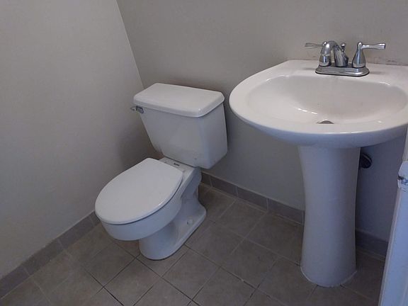 5th image of 14 Badger Gate Ct