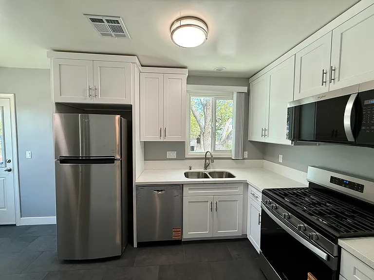 3000 W Victory Blvd #200 — Photo 8