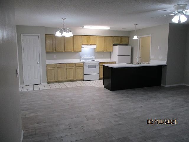 1st image of 824 E Audrey Ln
