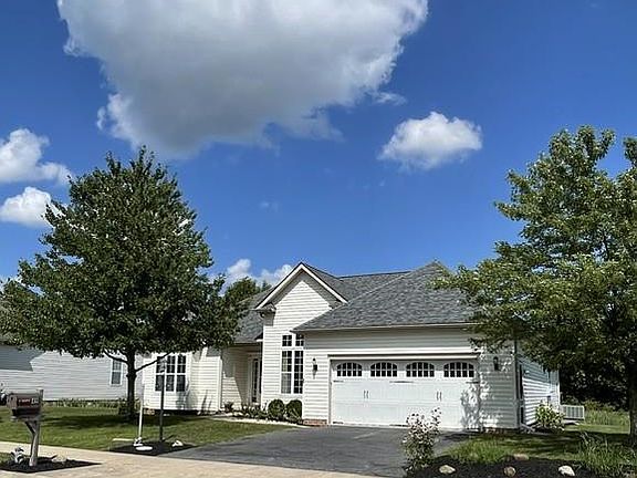 3rd image of 49 Laura Ln