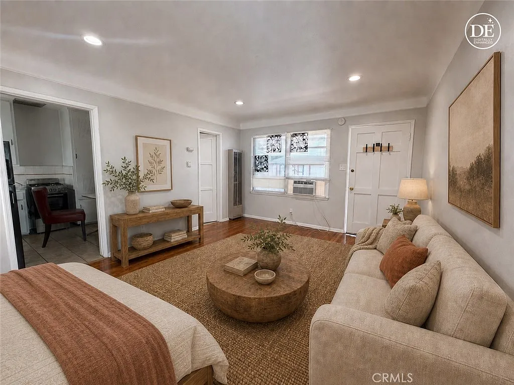 Studio, 350 sqft, $1,750 — Photo 3
