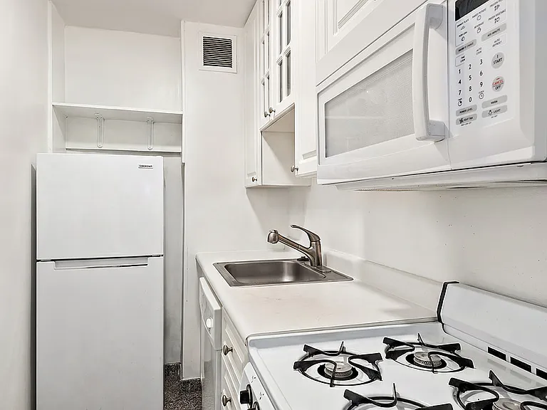420 E 64th St #W1K — Photo 5