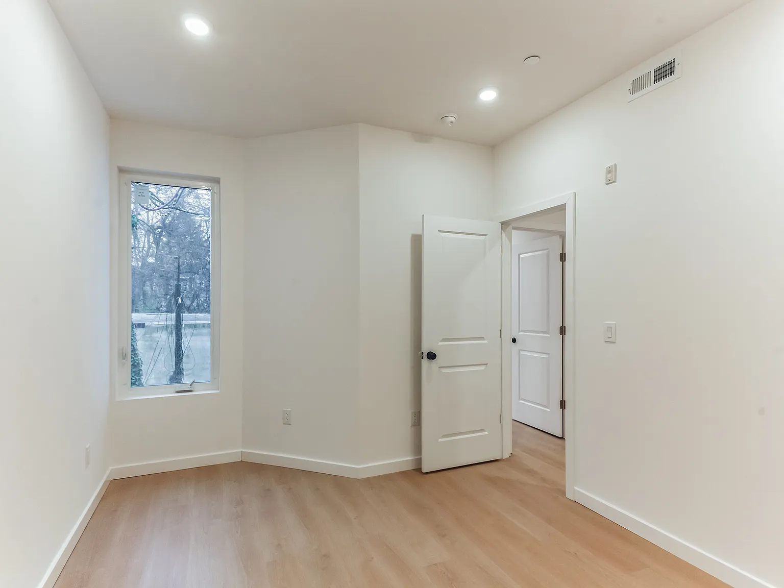 2 bed, 915 sqft, $1,795 — Photo 3