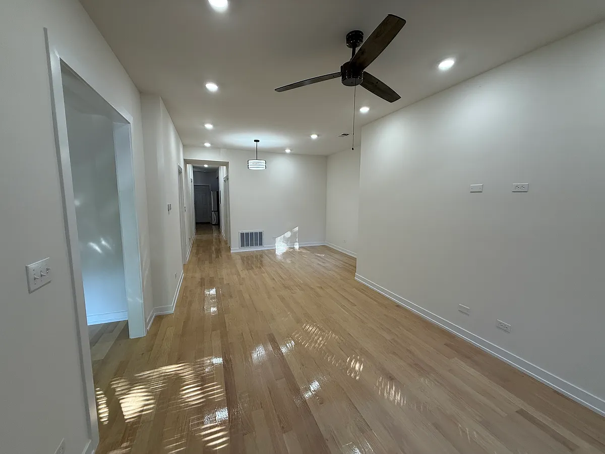 Building Photo - 4032 W Wilcox St #1