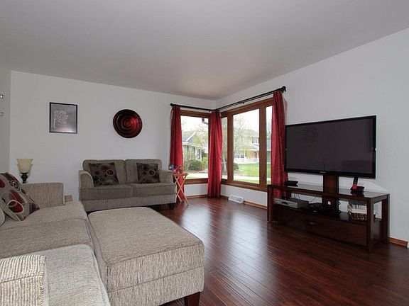 2nd image of 10040 S Jennifer Ct