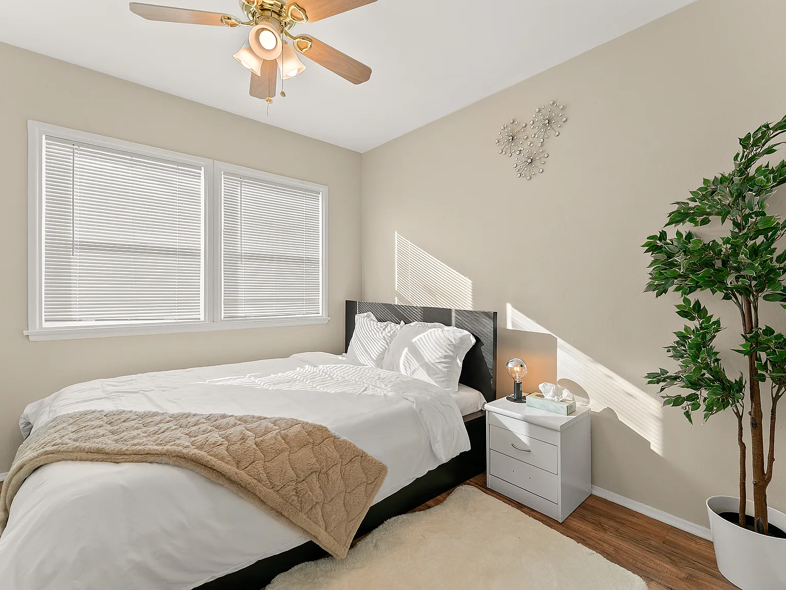 3 bed, 1138 sqft, $8,000 — Photo 2