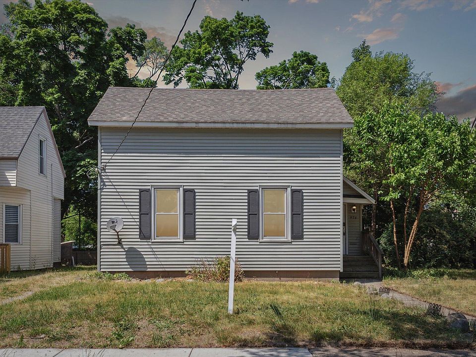 1st image of 976 W Grand Ave