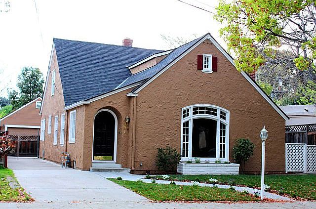 1st image of 991 Chapman St