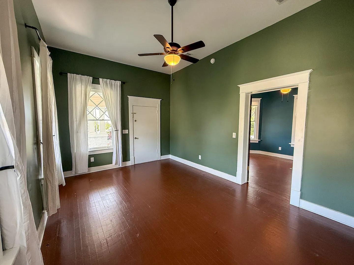Charming 3 Bedroom 2 Bath Home in East Hill ~ Lawn Care Included! — Photo 2