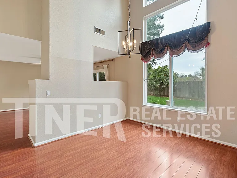 8276 Oakbark Ct — Photo 7