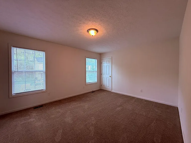 10 Station Ln NE — Photo 17
