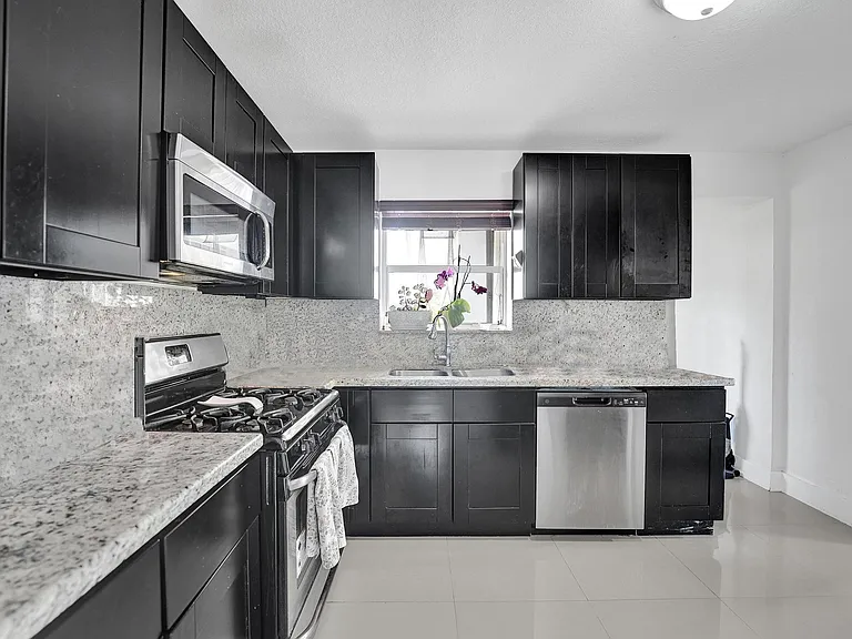 3322 McKinley St — Photo 42