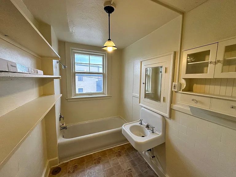Ebert Apartments — Photo 25