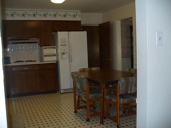 4th image of 424 McKenna Ct #424