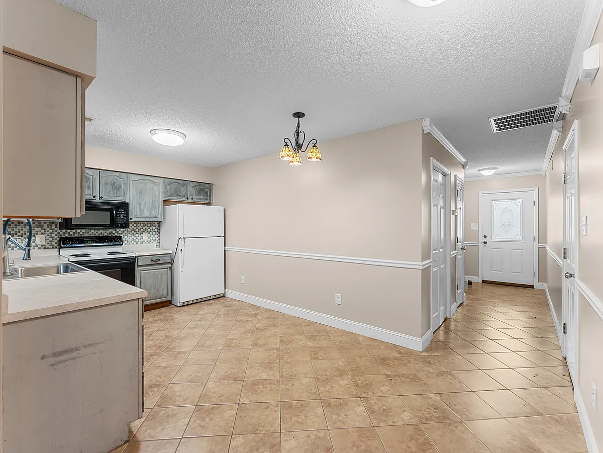 Building Photo - 346 Hawthorne Oaks Way