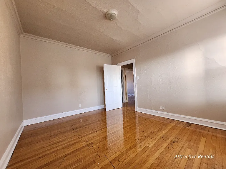 1639 W 80th St — Photo 2
