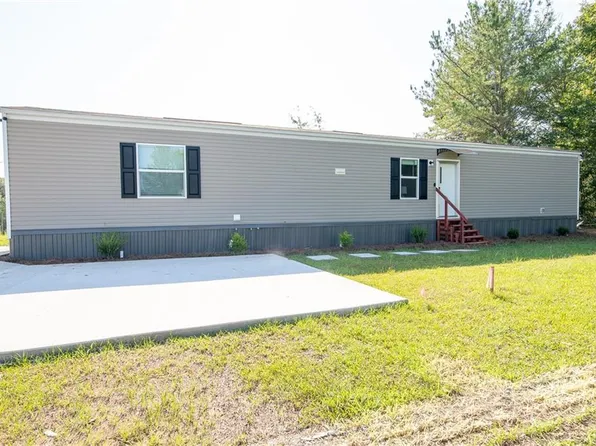 7A Lily St, Hurtsboro, AL 36860