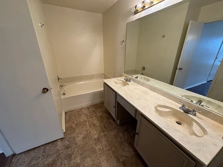 4024 Periwinkle Dr — Photo 11