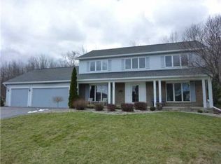226 Scotch Pine Dr, Rochester, NY 14616