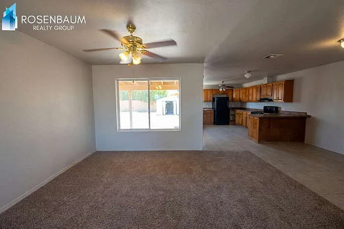 207 E Date St — Photo 2
