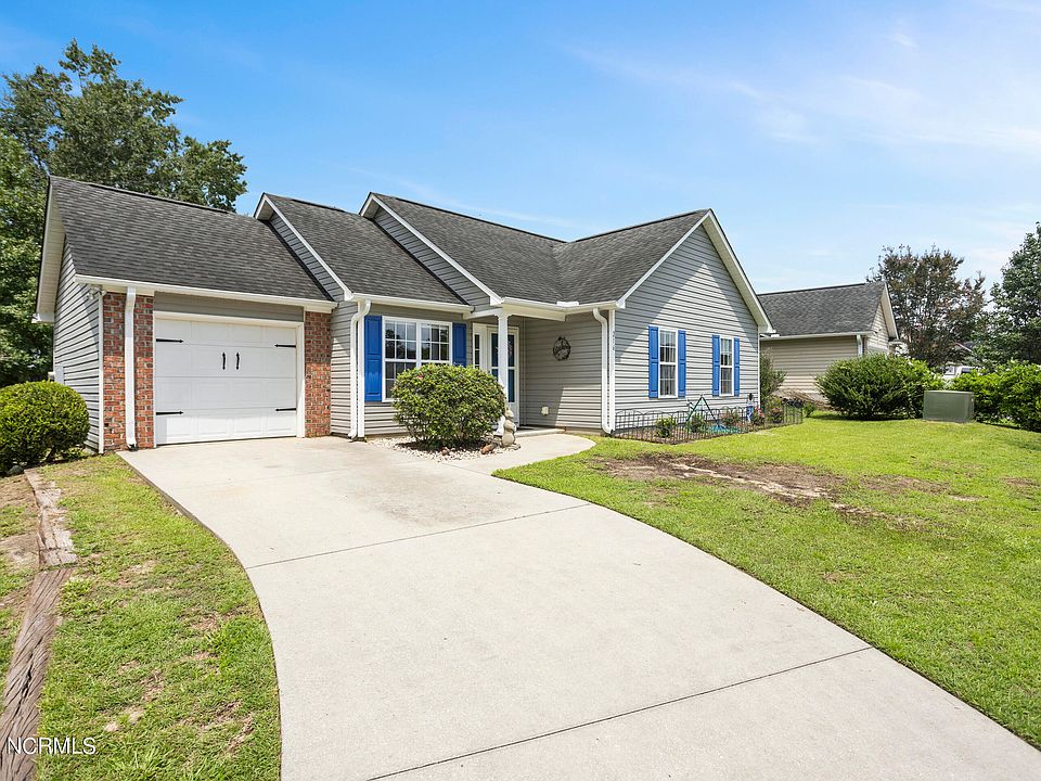 1st image of 216 Gardenview Court NE