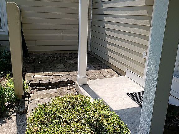 5th image of 22846 Renford St #379