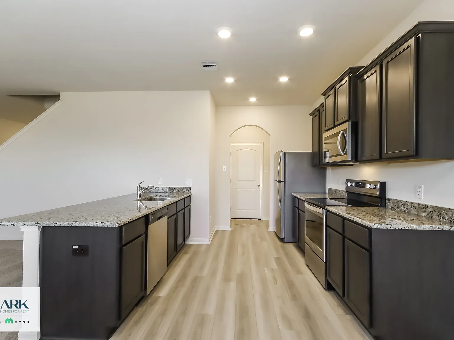 3 bed, 2.5 bath, 1882 sqft, $2,190 — Photo 3