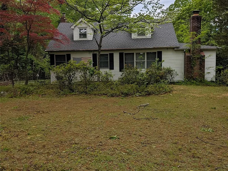 45 Sunken Meadow Rd — Photo 1