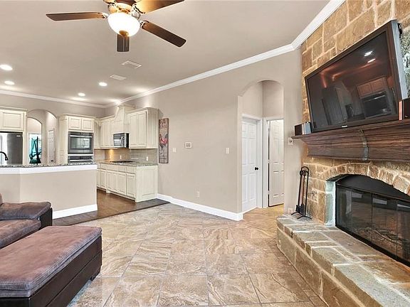 5th image of 472 Calais Ct