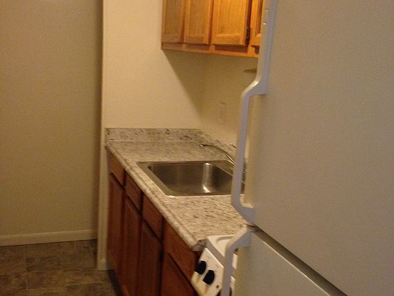 3rd image of 1804 Deanne Ln