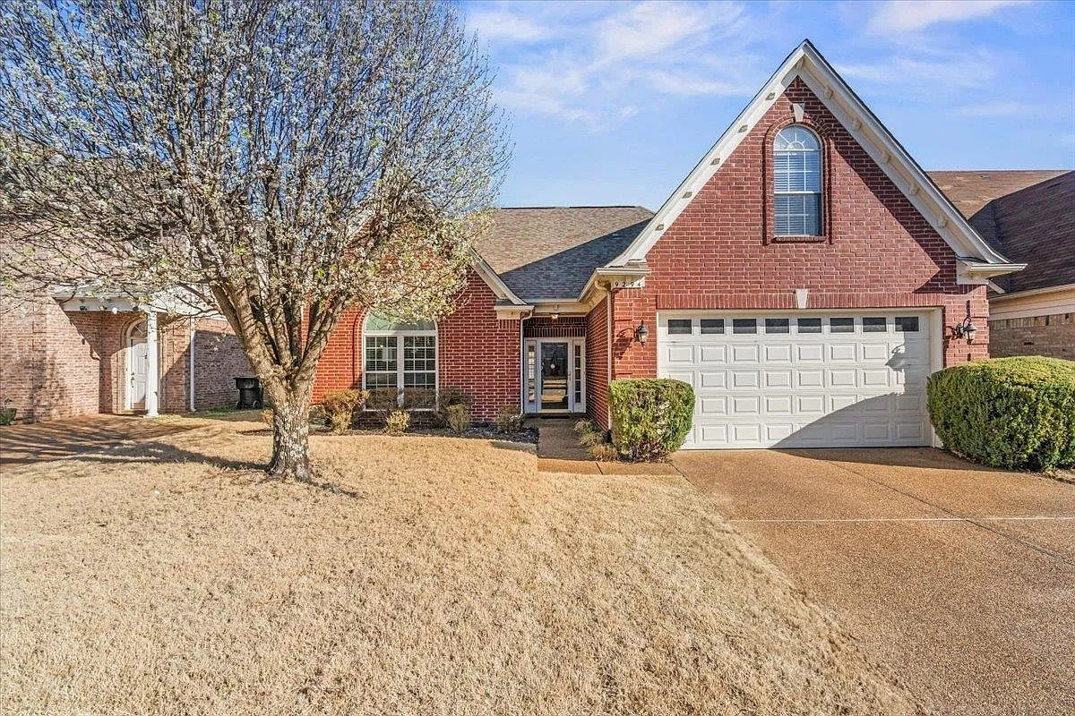 3 bed, 2.0 bath, 2199 sqft, $2,600 — Photo 1