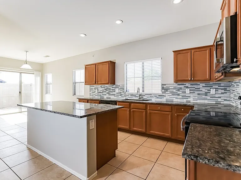 8423 W Vernon Ave #113 — Photo 7