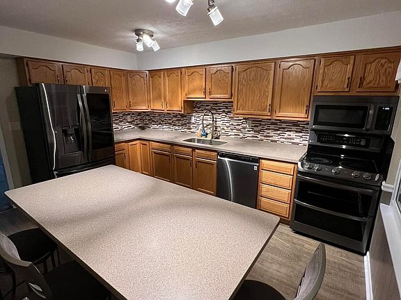 3rd image of 1750 Campbell Dr
