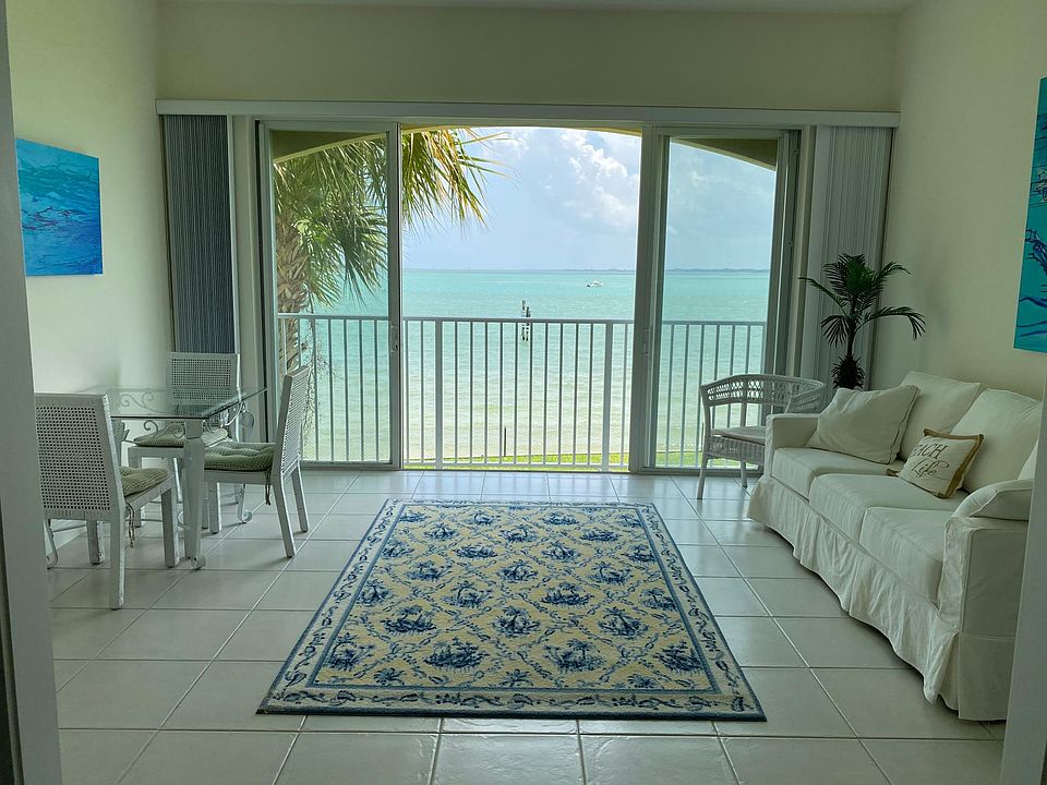 1st image of 30 Harbour Isle Dr E #204