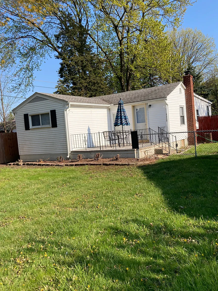 8458 Garbor Ave photo 1