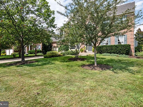 2nd image of 5798 Spruce Grove Ct