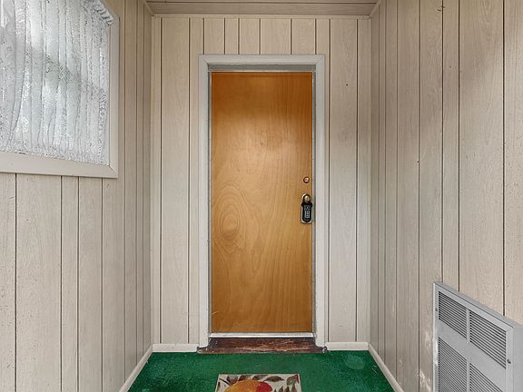 5th image of 216 W Cole Ave