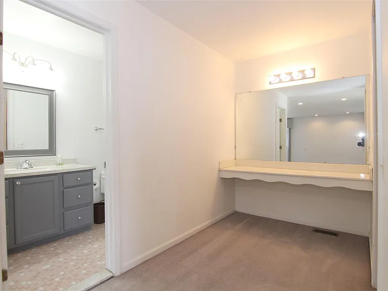 5590 Greenbriar Dr — Photo 21